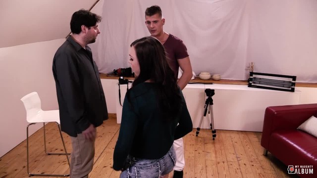 Парень трахнул молодую модель - #1